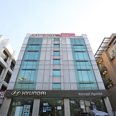 Oyo 6845 The Grand Hotel Yeni Delhi Dış mekan fotoğraf