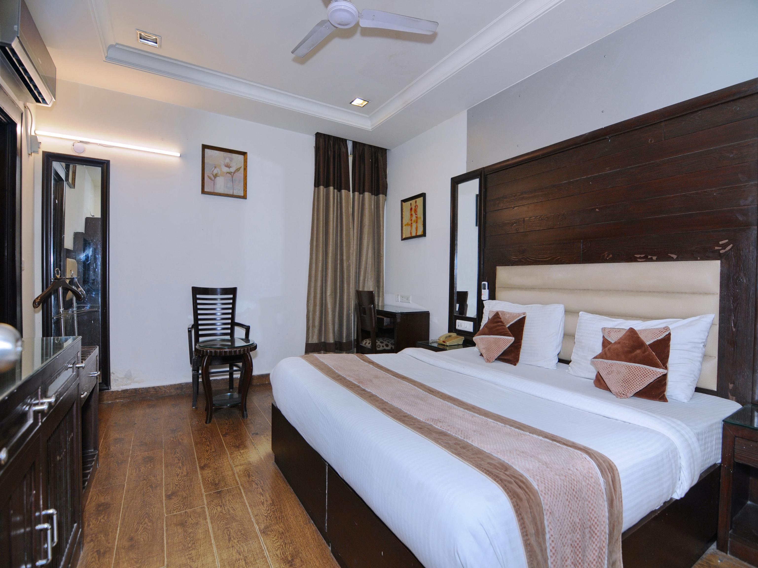 Oyo 6845 The Grand Hotel Yeni Delhi Dış mekan fotoğraf