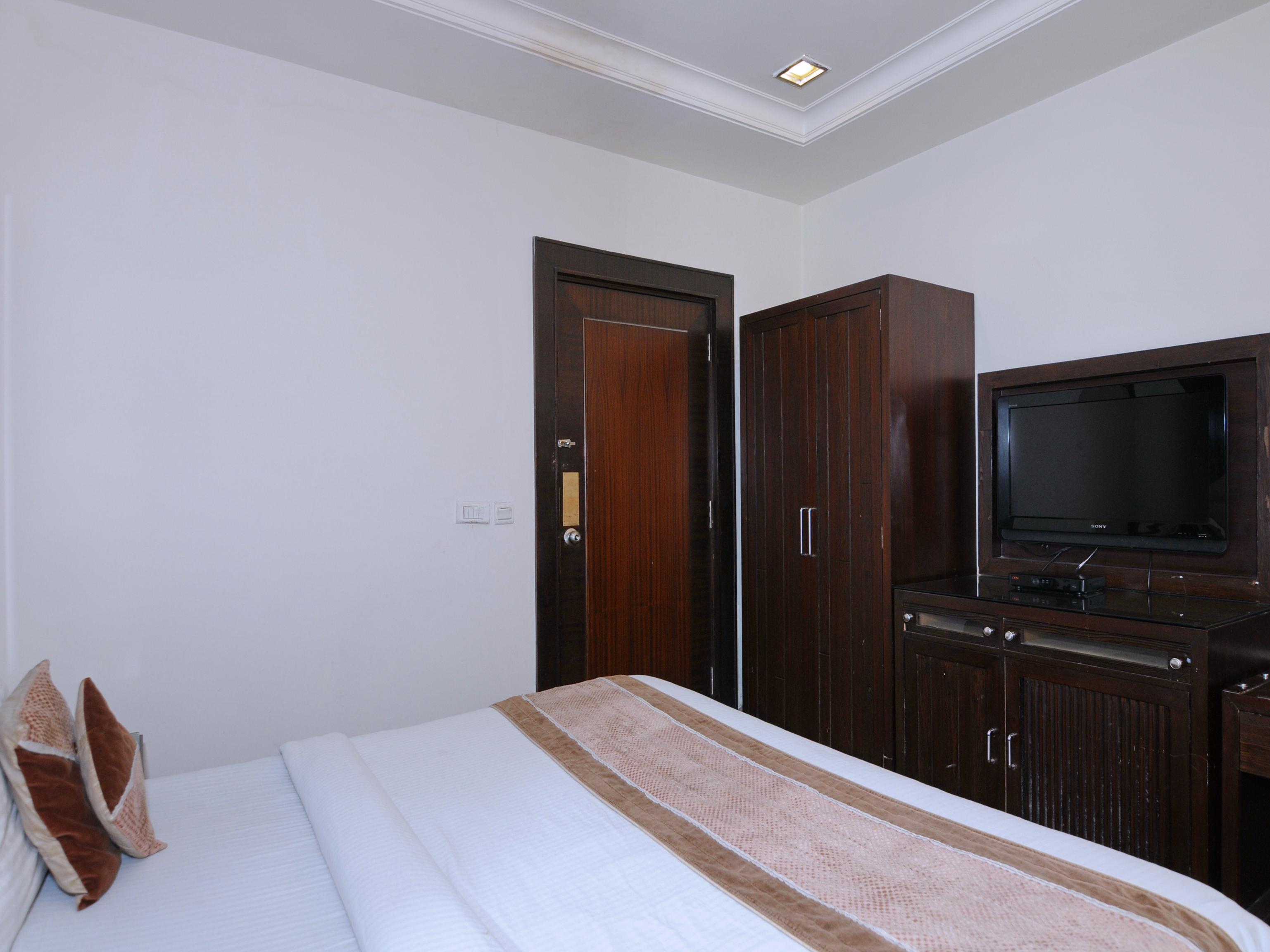 Oyo 6845 The Grand Hotel Yeni Delhi Dış mekan fotoğraf