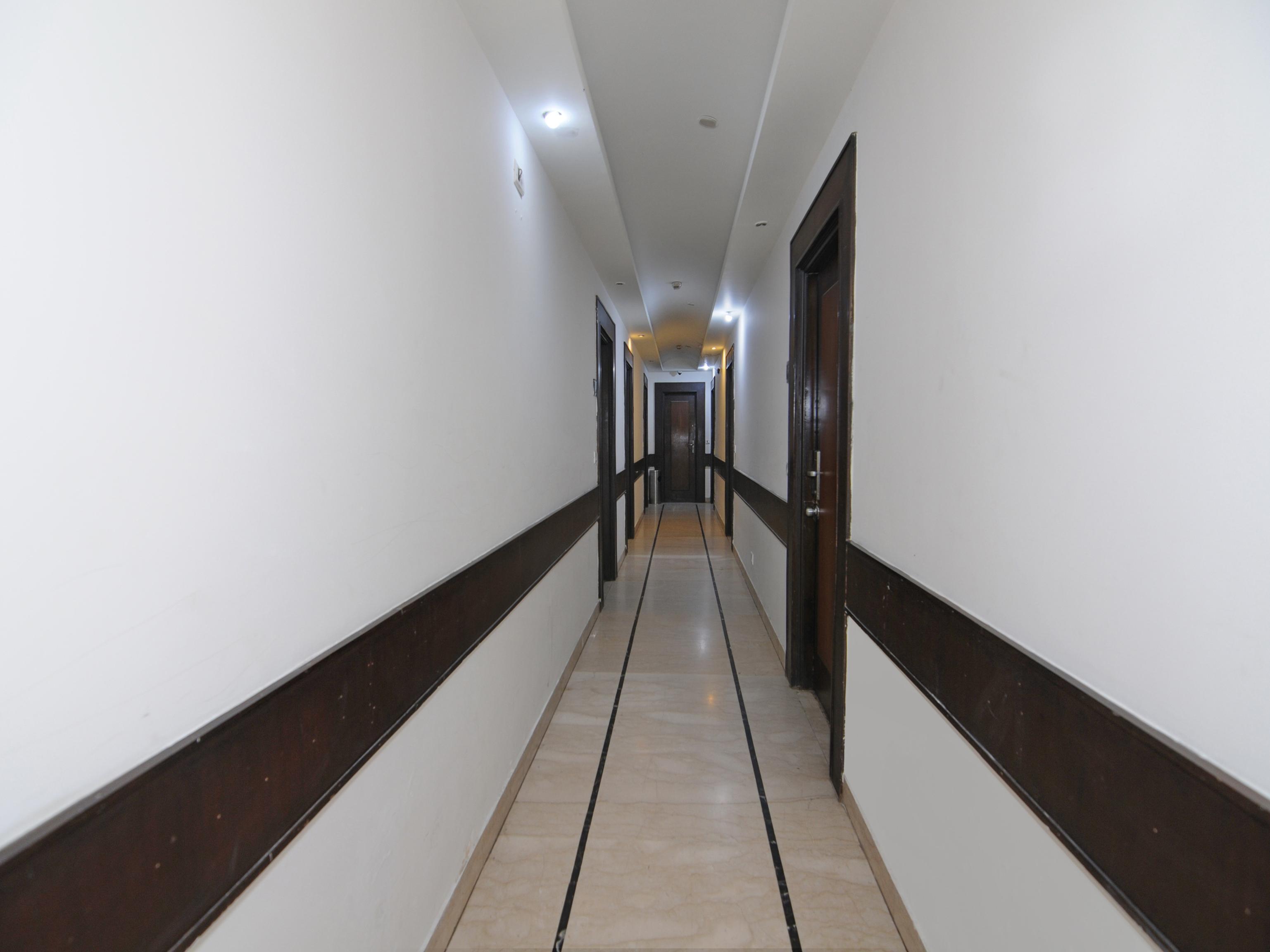 Oyo 6845 The Grand Hotel Yeni Delhi Dış mekan fotoğraf