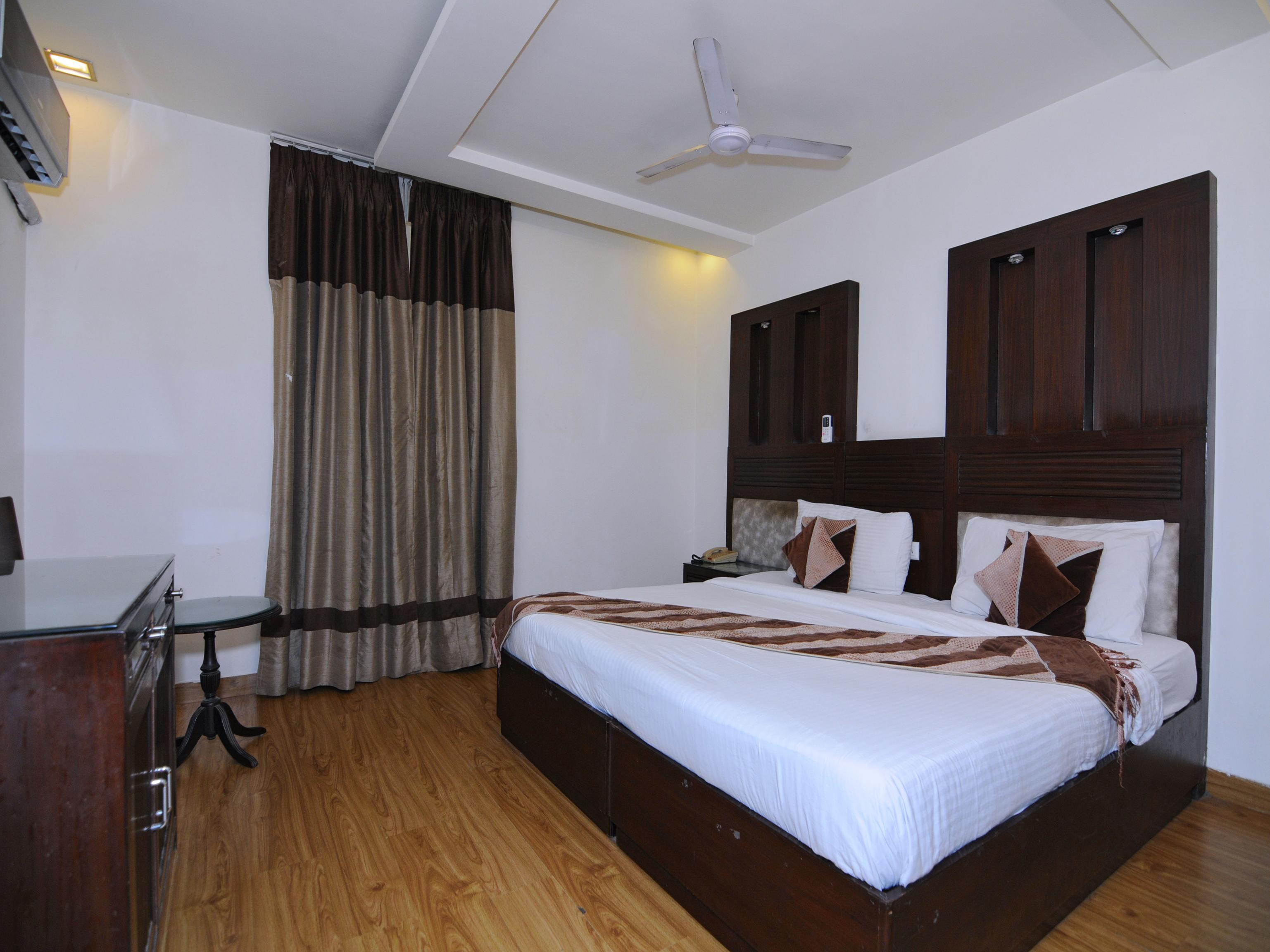 Oyo 6845 The Grand Hotel Yeni Delhi Dış mekan fotoğraf