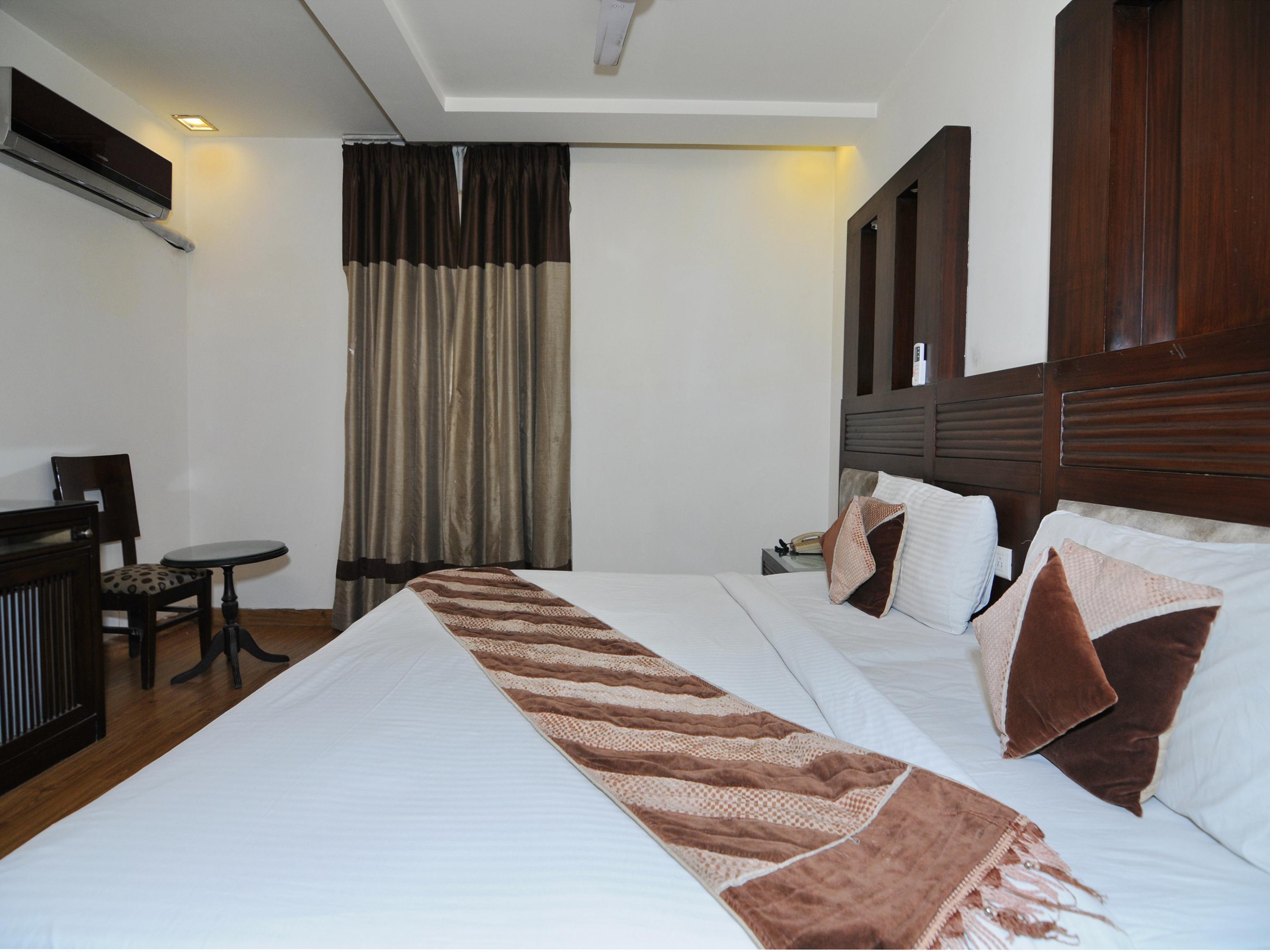 Oyo 6845 The Grand Hotel Yeni Delhi Dış mekan fotoğraf