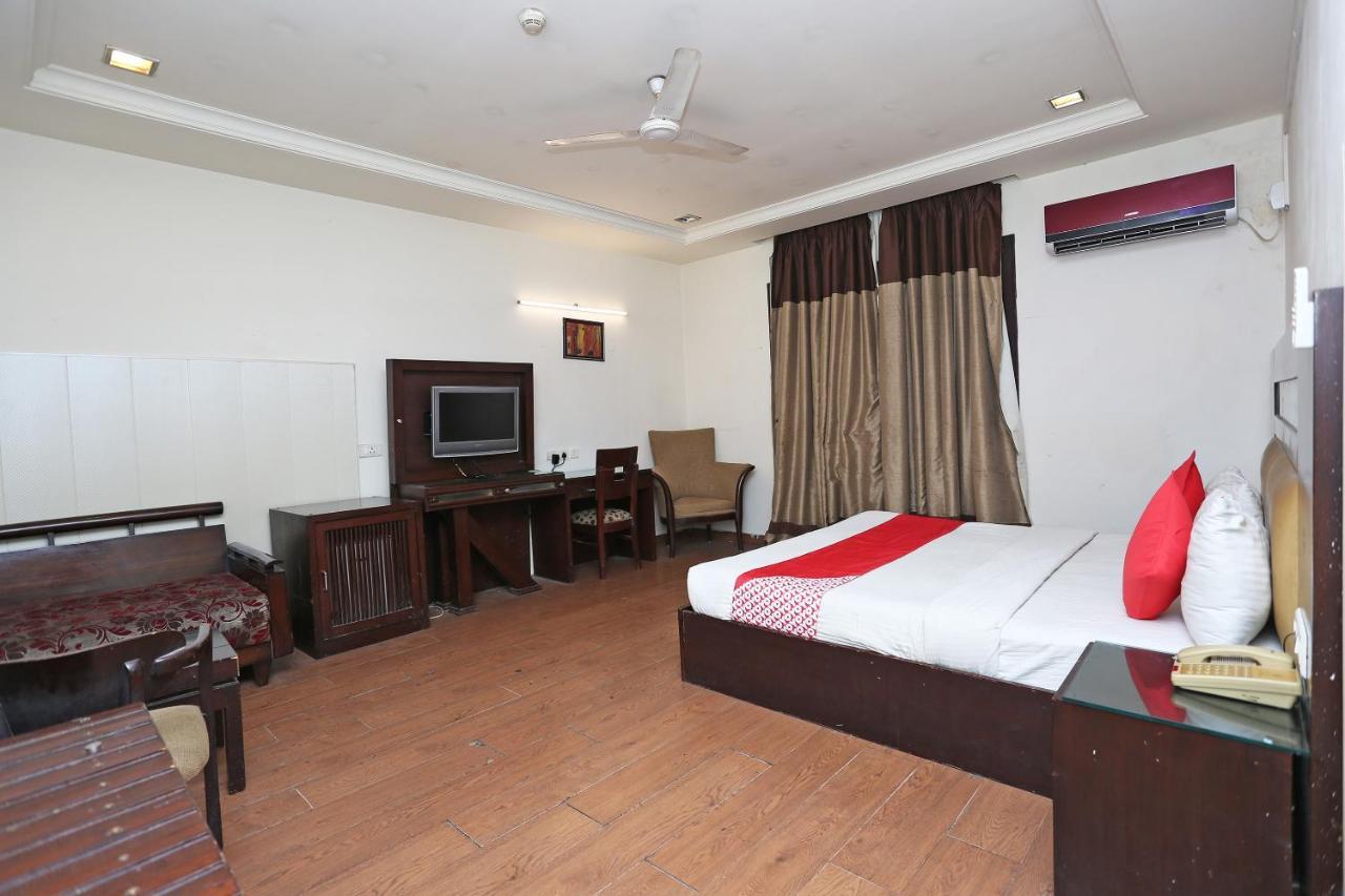 Oyo 6845 The Grand Hotel Yeni Delhi Dış mekan fotoğraf