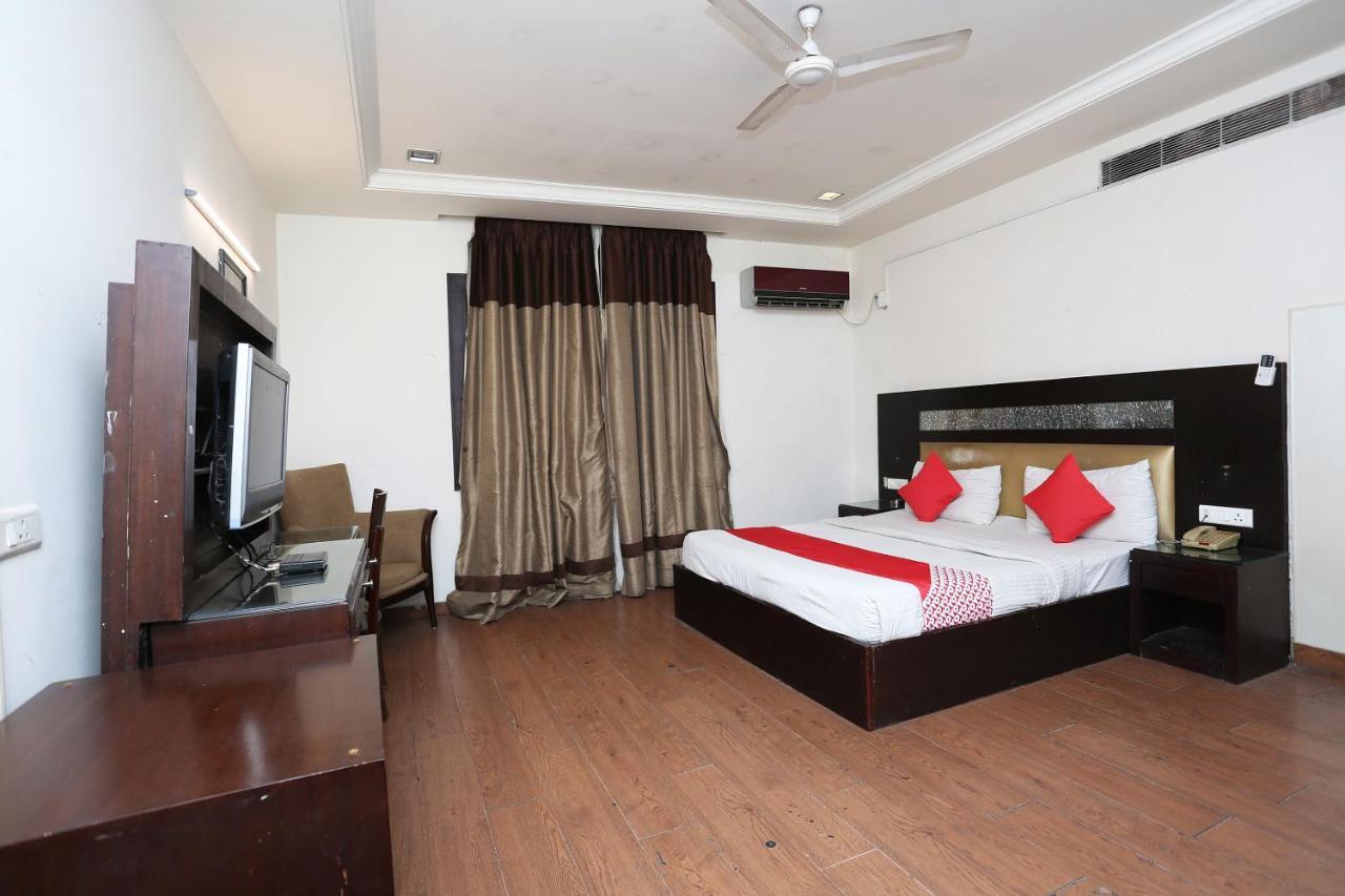 Oyo 6845 The Grand Hotel Yeni Delhi Dış mekan fotoğraf