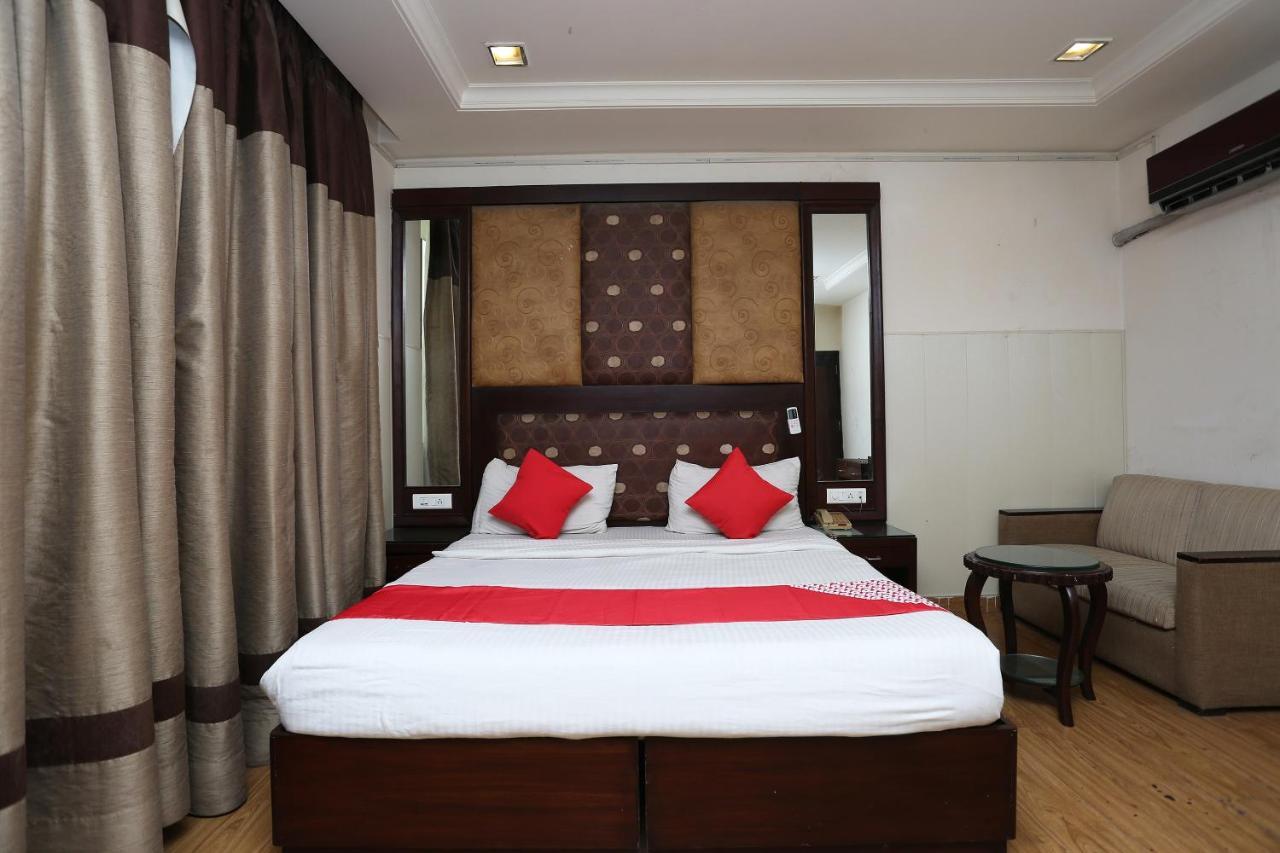 Oyo 6845 The Grand Hotel Yeni Delhi Dış mekan fotoğraf