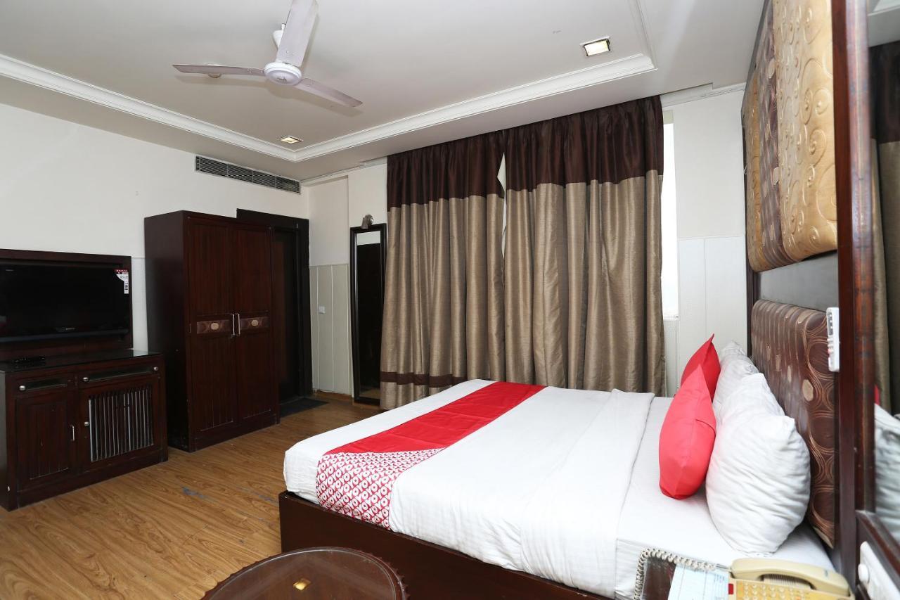 Oyo 6845 The Grand Hotel Yeni Delhi Dış mekan fotoğraf