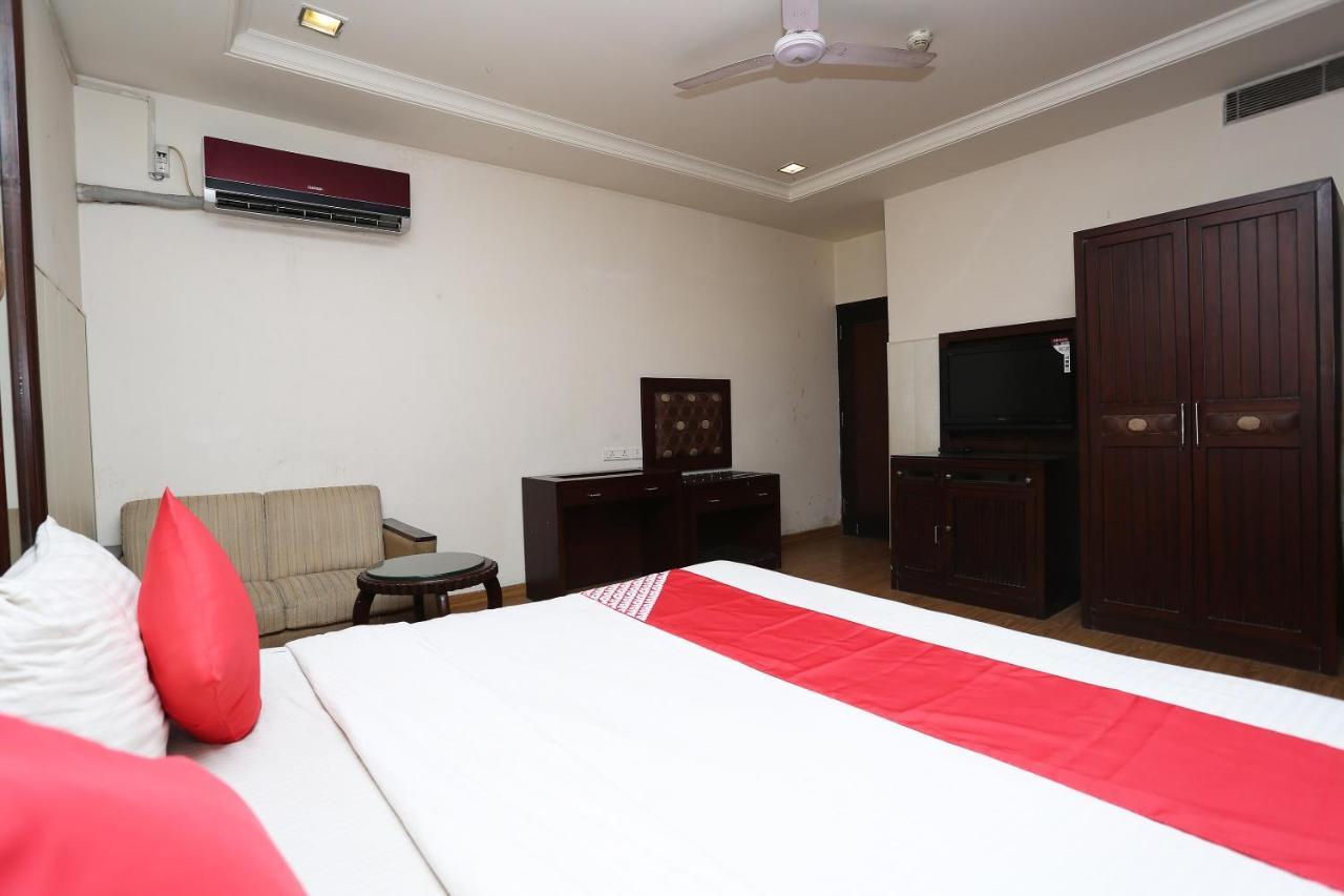 Oyo 6845 The Grand Hotel Yeni Delhi Dış mekan fotoğraf