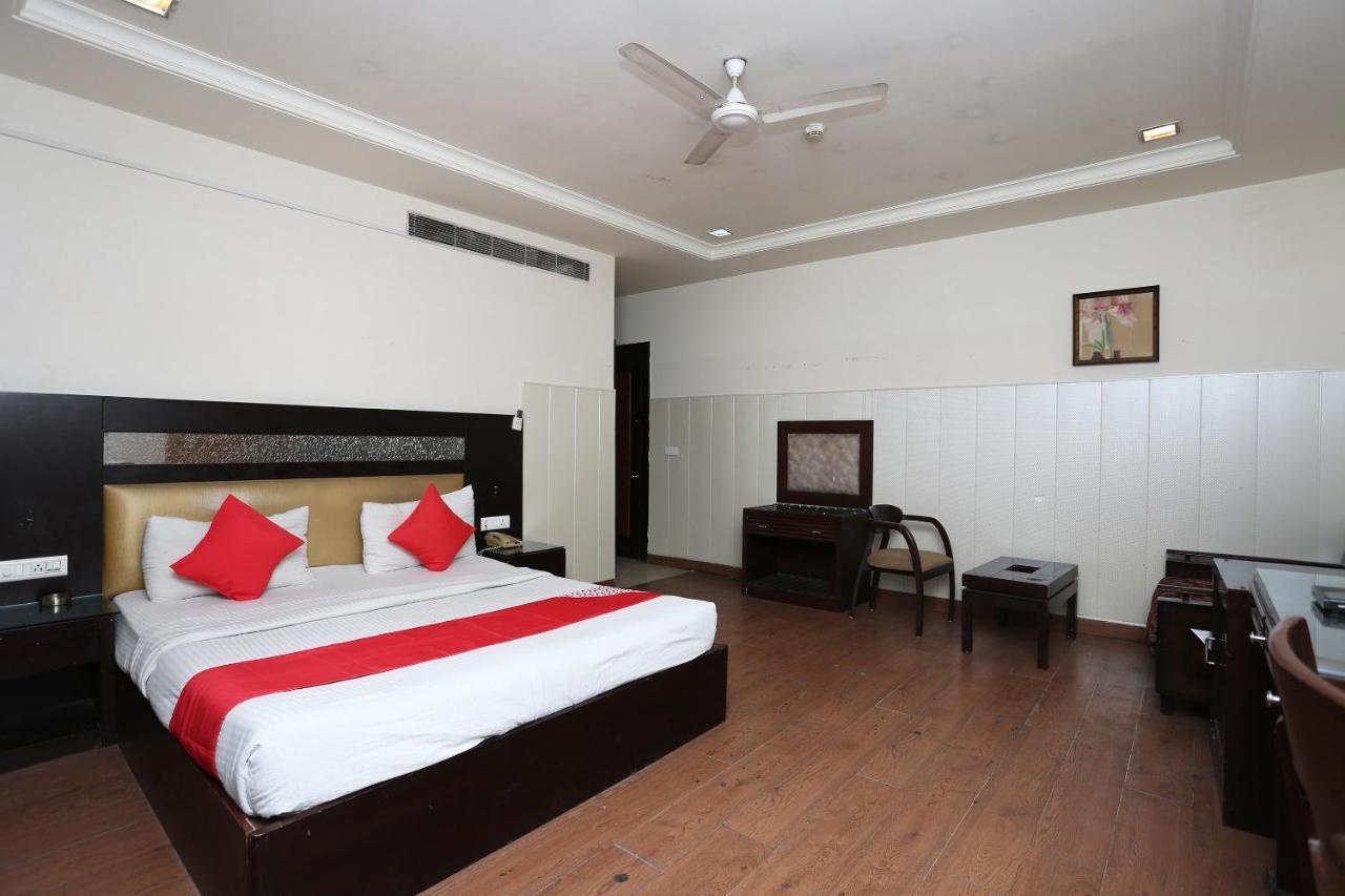 Oyo 6845 The Grand Hotel Yeni Delhi Dış mekan fotoğraf
