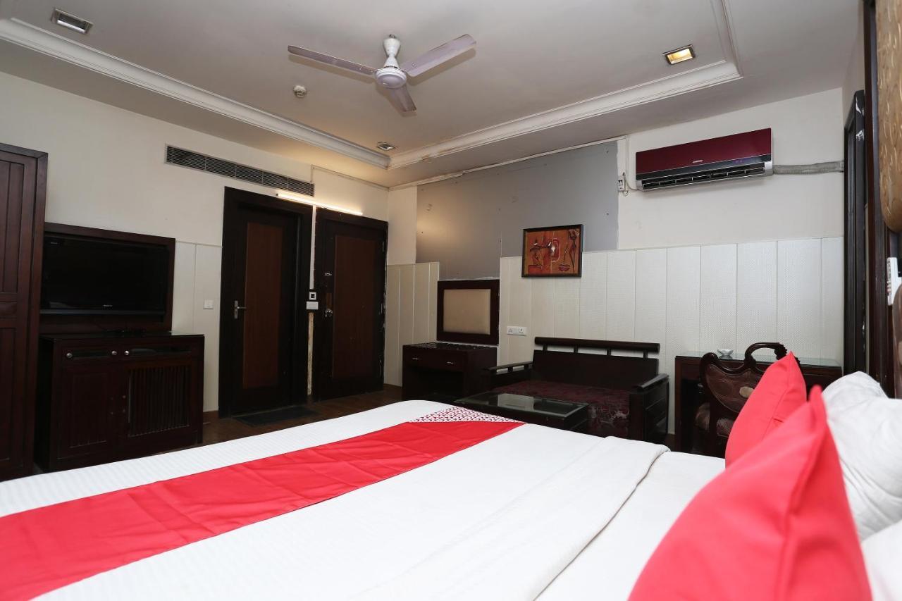 Oyo 6845 The Grand Hotel Yeni Delhi Dış mekan fotoğraf