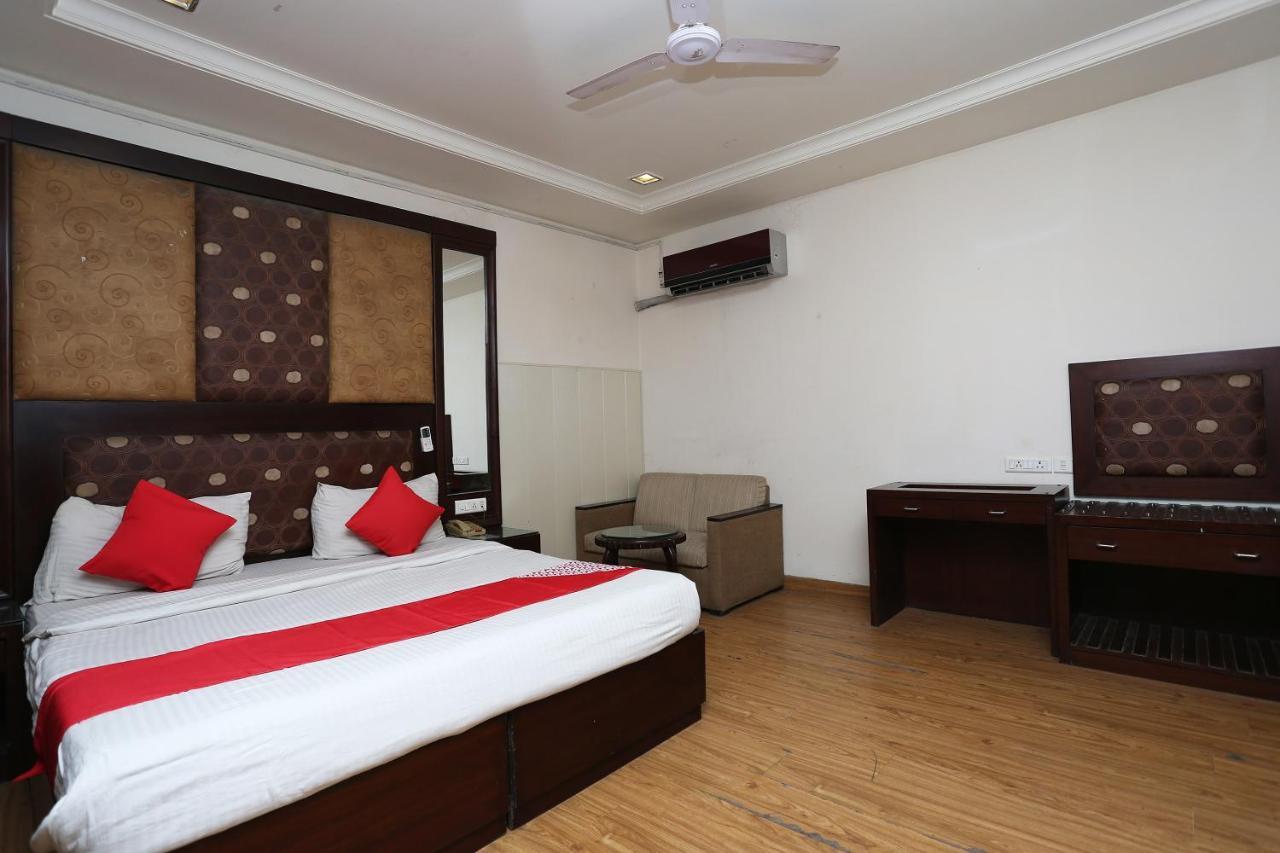 Oyo 6845 The Grand Hotel Yeni Delhi Dış mekan fotoğraf